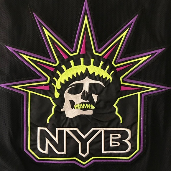 Size Large - Picture 6 of 16